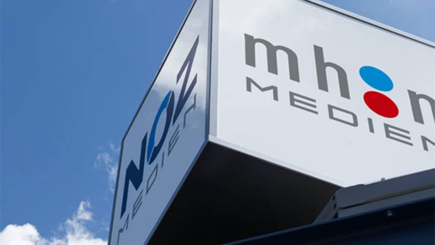 Teaserbild NOZ/mh:n MEDIEN Logo auf einem Dach